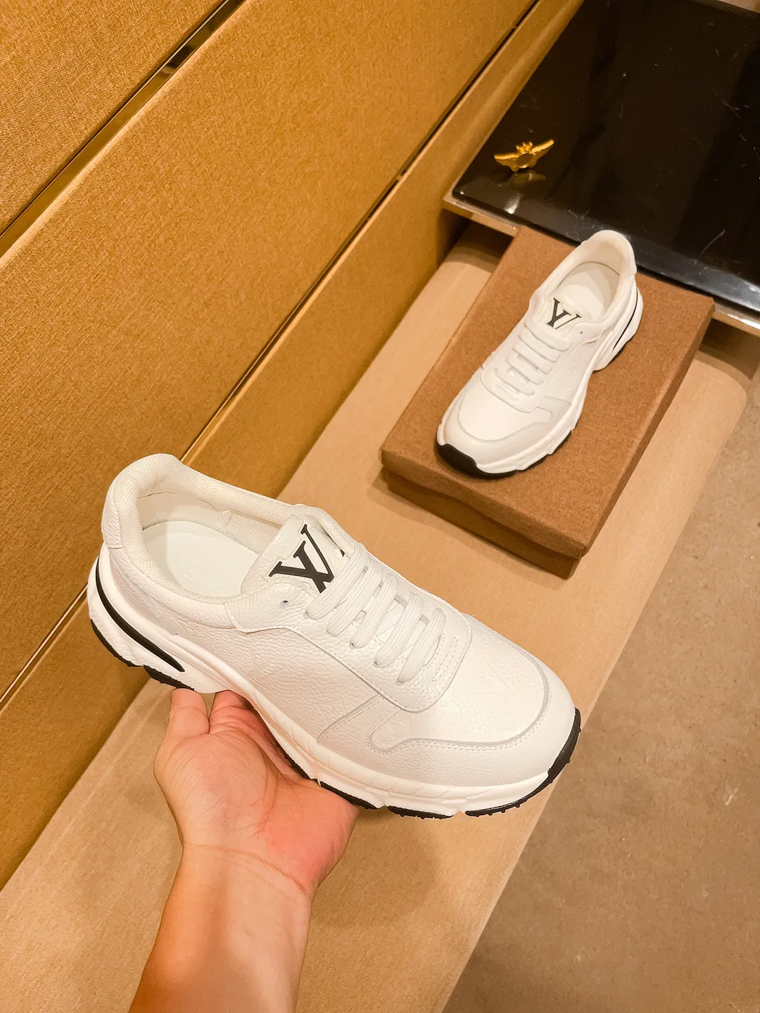 Men's shoes💰 460💰👍[LV]🔥🔝Louis Vuitton, a high-end men's shoe brand, official website 1:1 latest masterpiece: the upper is made of Italian imported first-layer cowhide🔥Official website original special technical cloth fabric matching🔥Original comfortable and breathable lining➕Original designated non-slip outsole🔥Make walking more convenient and comfortable! An exclusive new model, a stunning work, a beautiful 1:1 replica [color] compared to the official quality! Create a fashionable personality to set off your uniqueness! A must-have for trendy men! 🔥, sizes: 38-44. color:.     2⃣️colors available🔥